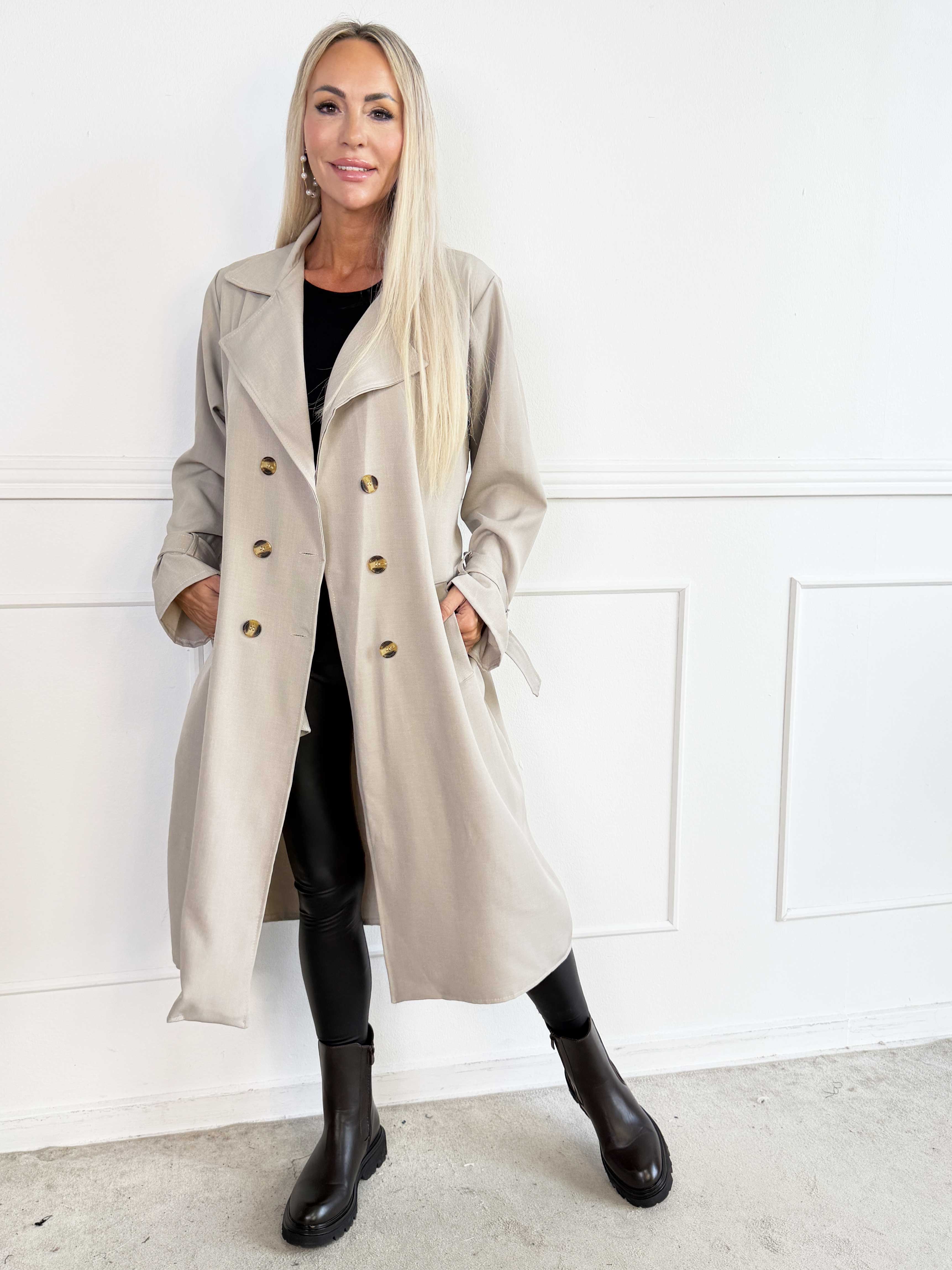 Sharpay 2.0 - Let plus size trenchcoat med bindebånd